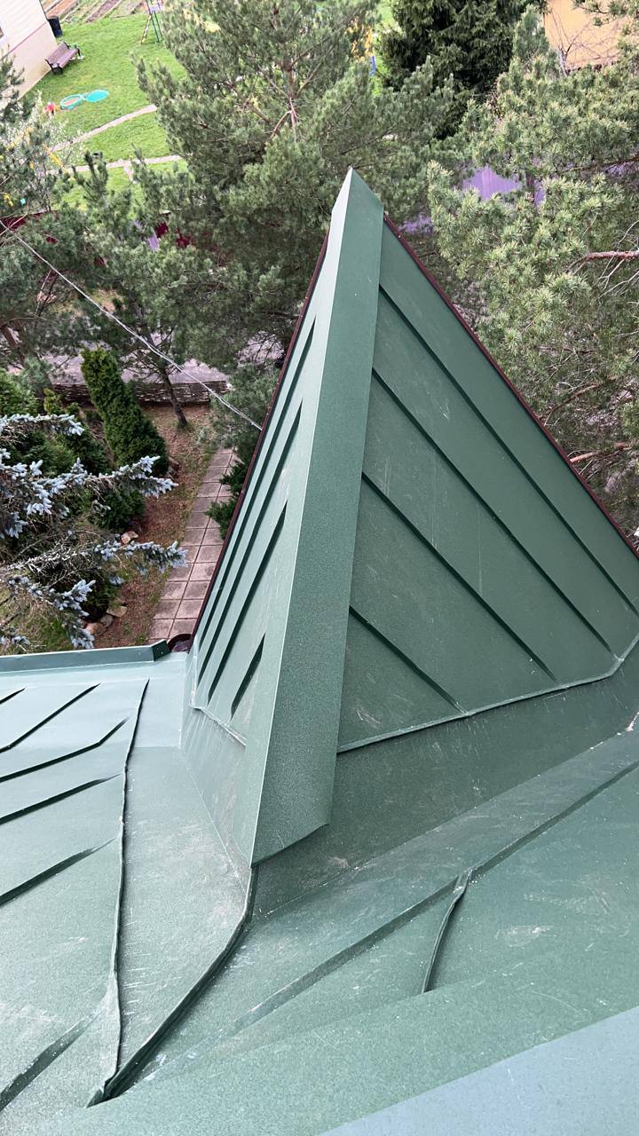 Зелёная фальцевая кровля