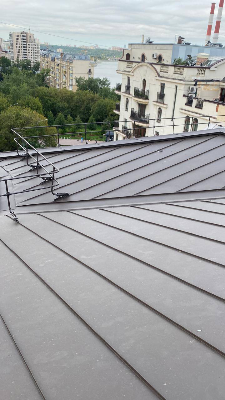 Фальцевая кровля на набережной