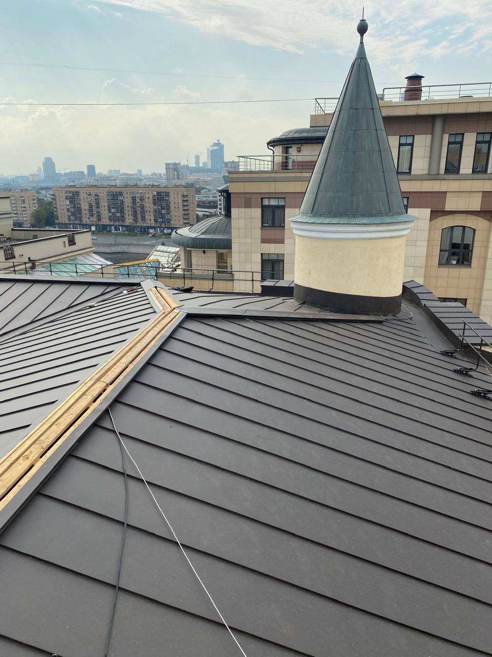 Фальцевая кровля с башенкой